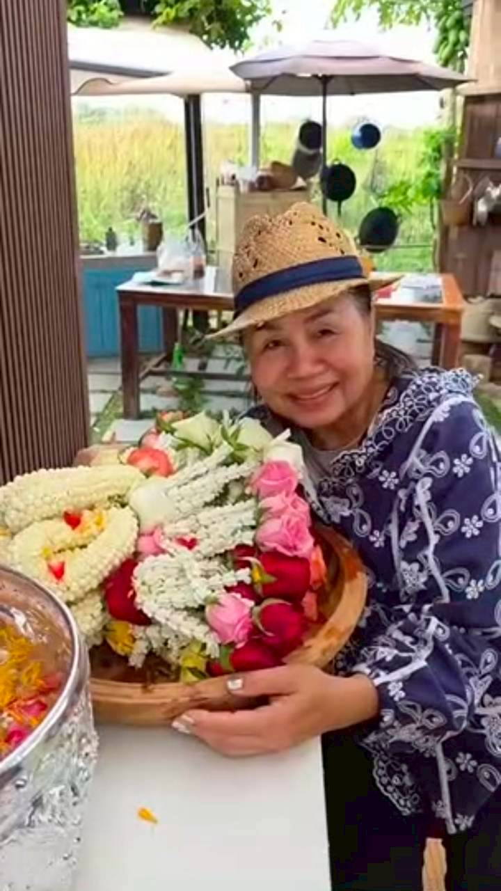 ชมพู่ อารยา