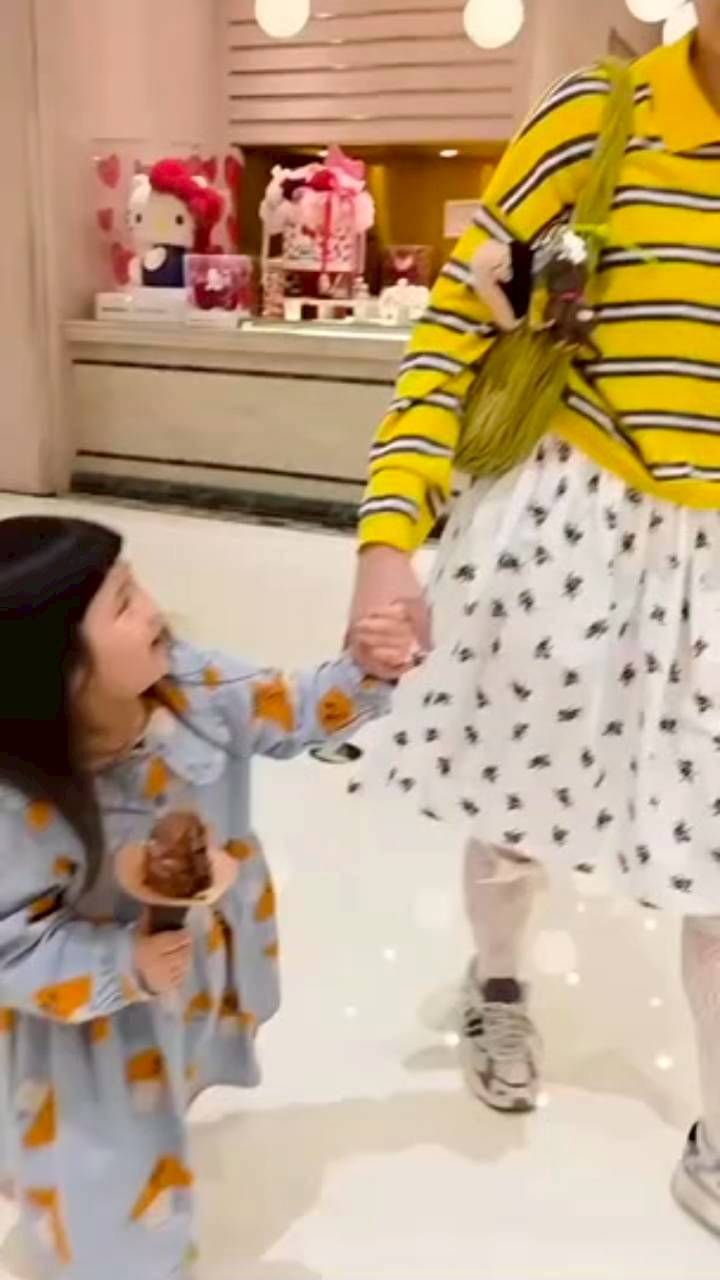 ชมพู่ อารยา