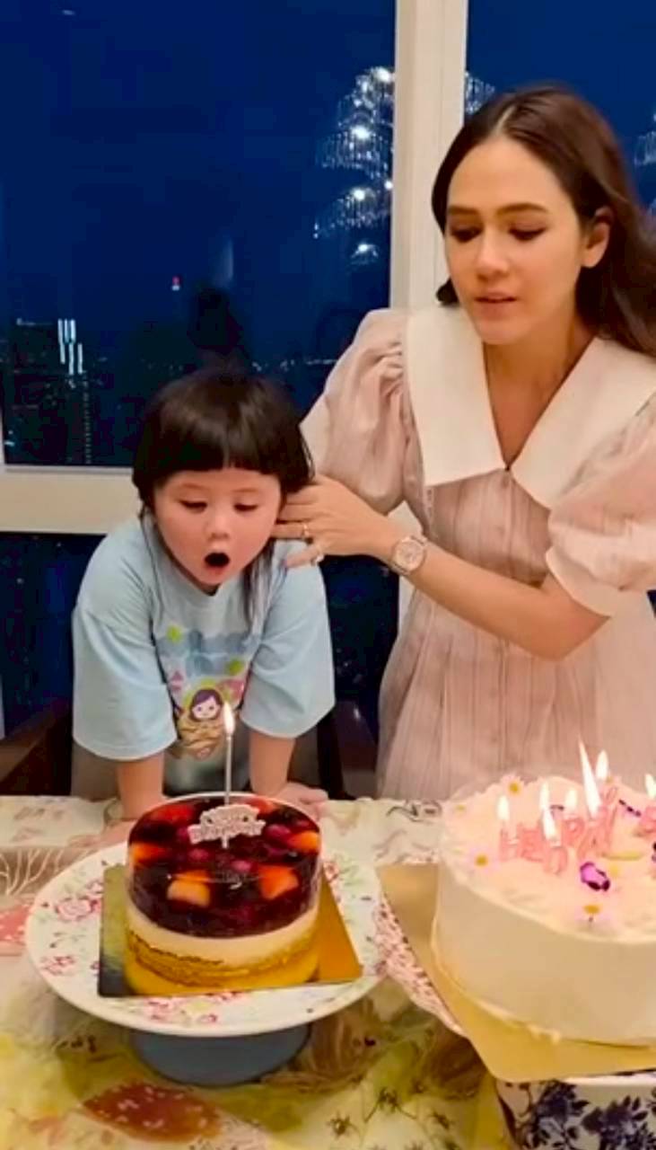 ชมพู่ อารยา