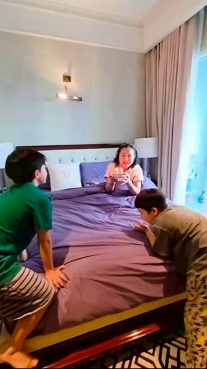 ชมพู่ อารยา