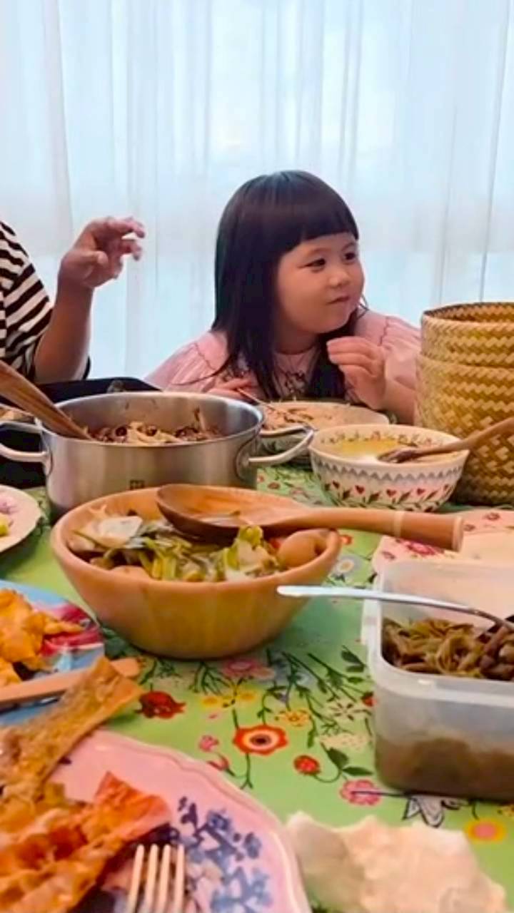 ชมพู่ อารยา