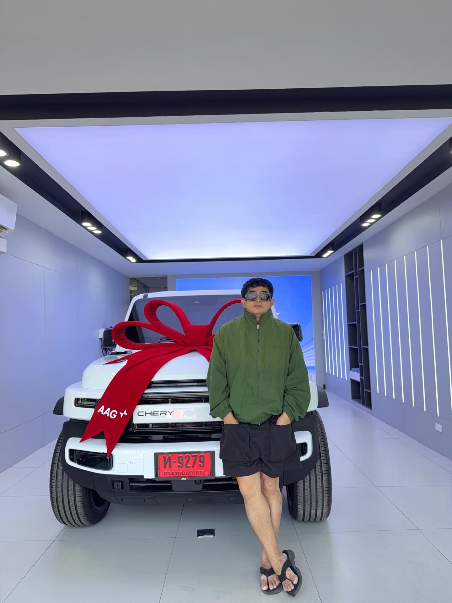 พชร์ อานนท์