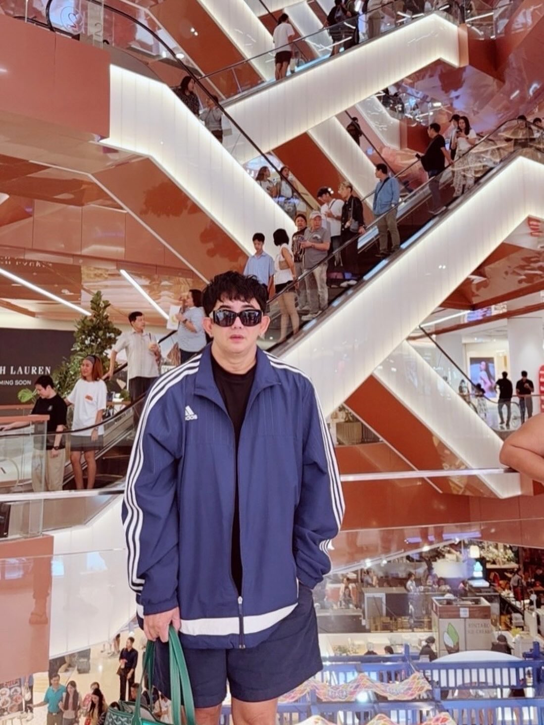 พชร์ อานนท์