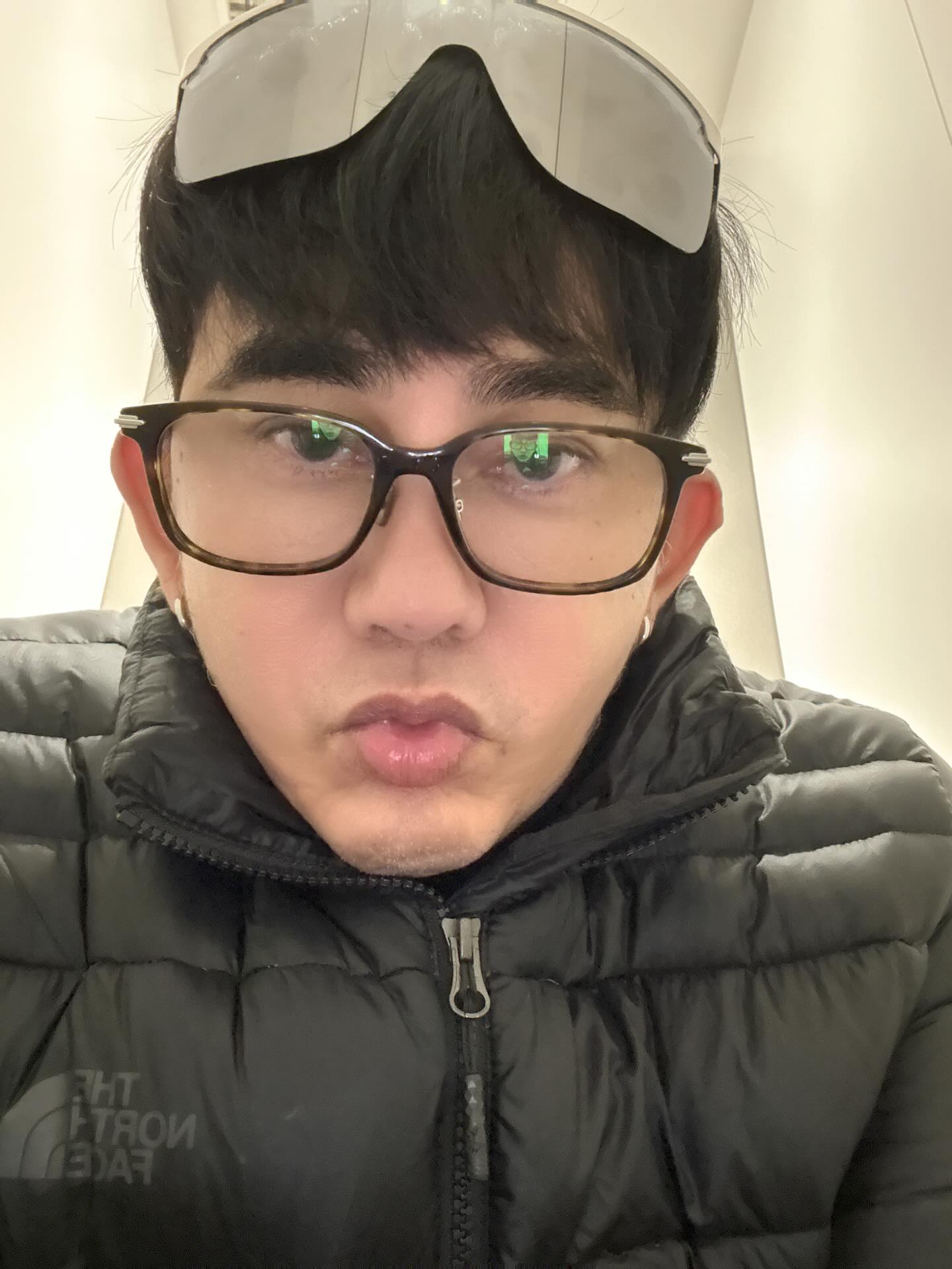 พชร์ อานนท์