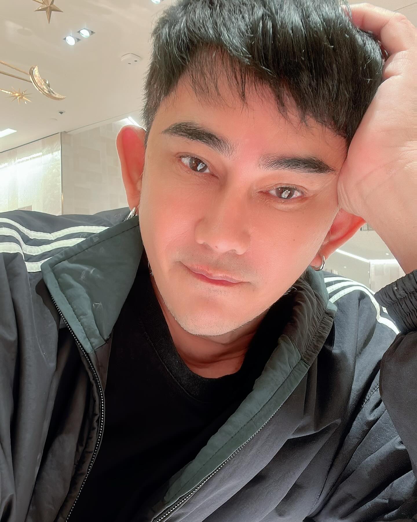 พชร์ อานนท์