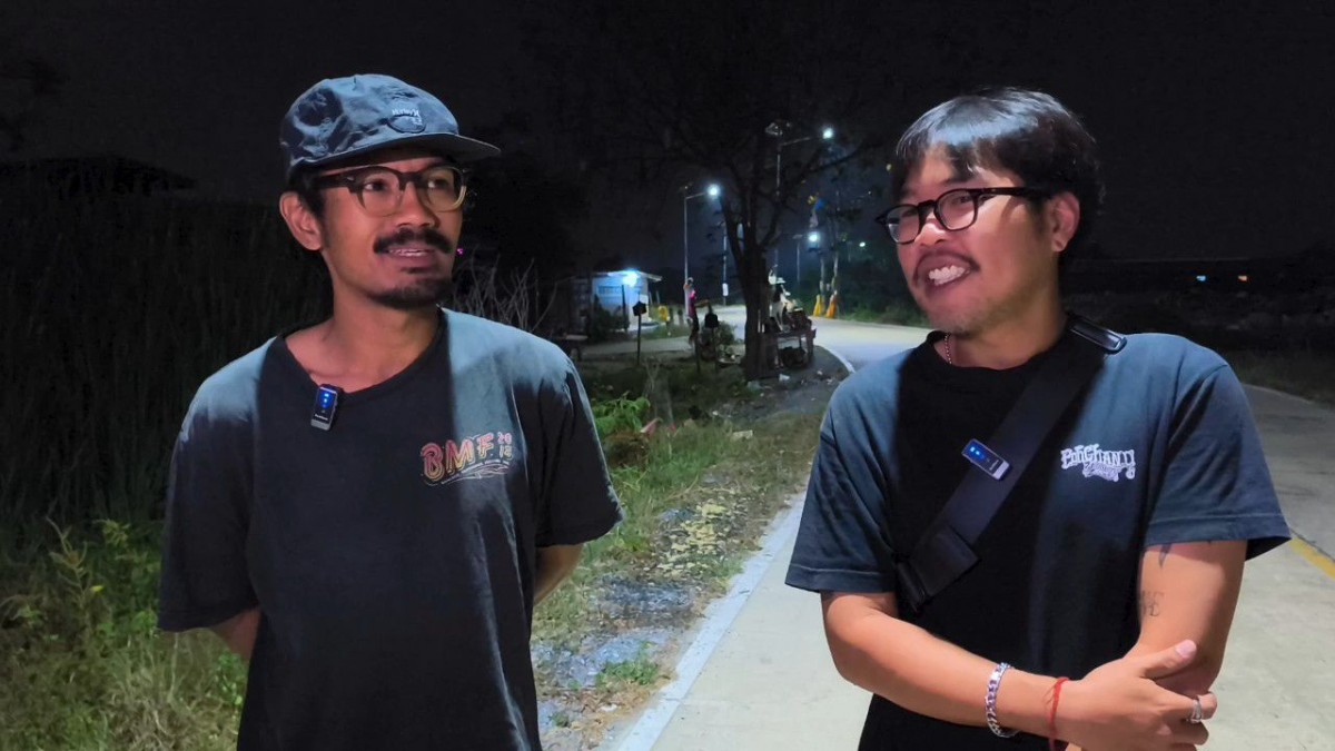 นนทบุรี คลิป สุดหลอน หนุ่มปั่นจักรยานเล่นเจอตุ๊กตาคล้ายผียืนใส่ชุดนางรำโบราณ 3 ตน ปั่นหนีสุดชีวิต จากกรณีผู้ใช้เฟสบุ๊คชื่อ 