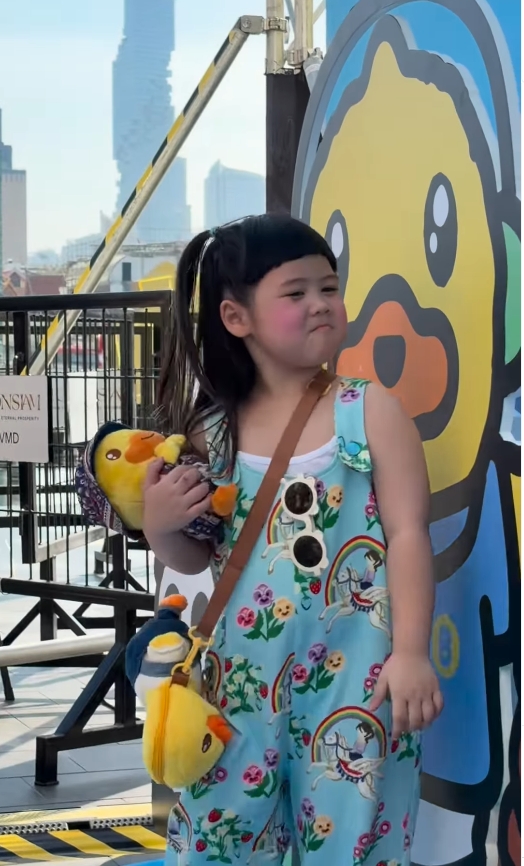 แม่ชม น้องเกล