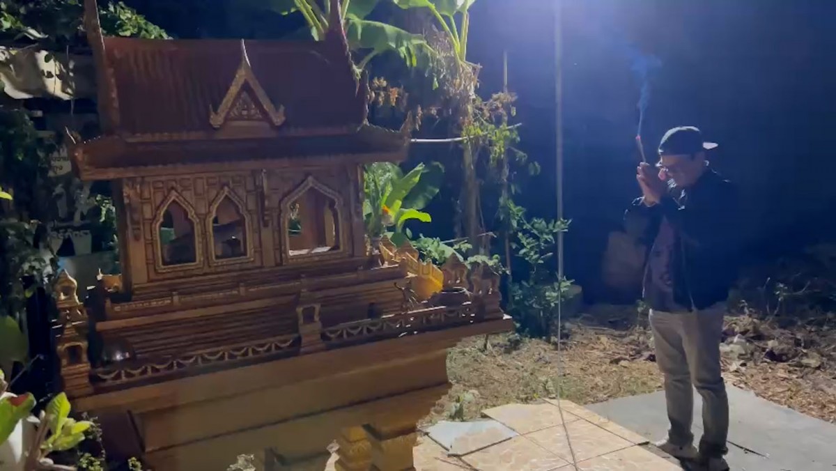 ให้โชค  พ่อปู่สม-สรวง ศีรษะจระเข้ โบราณ อายุกว่า 133 ปี