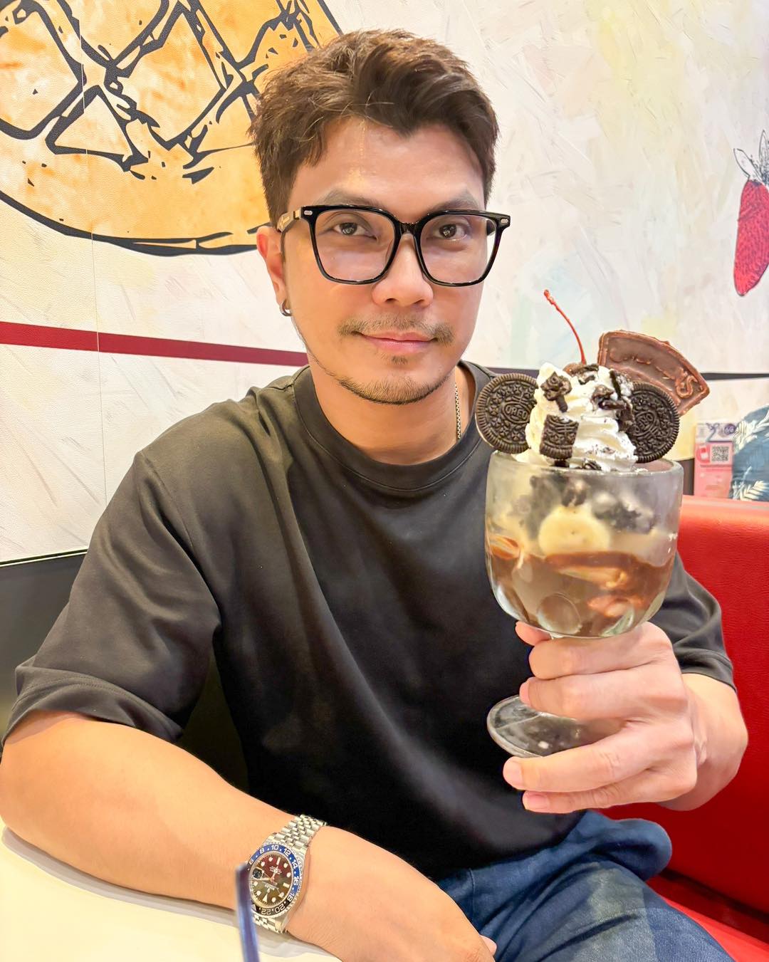 หนุ่ม กะลา