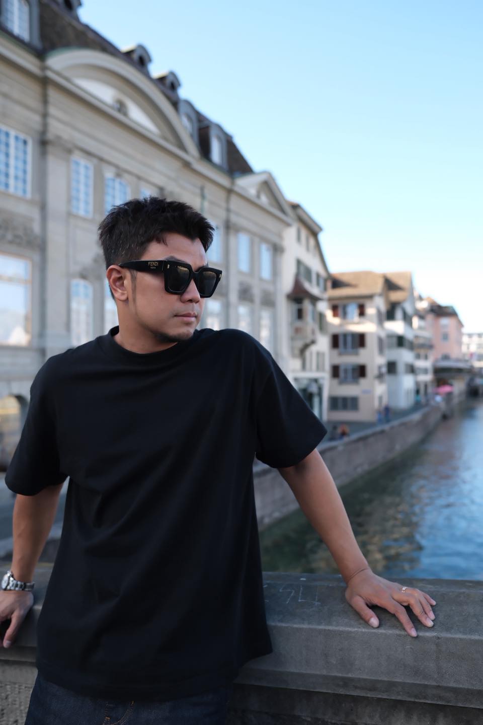 หนุ่ม กะลา