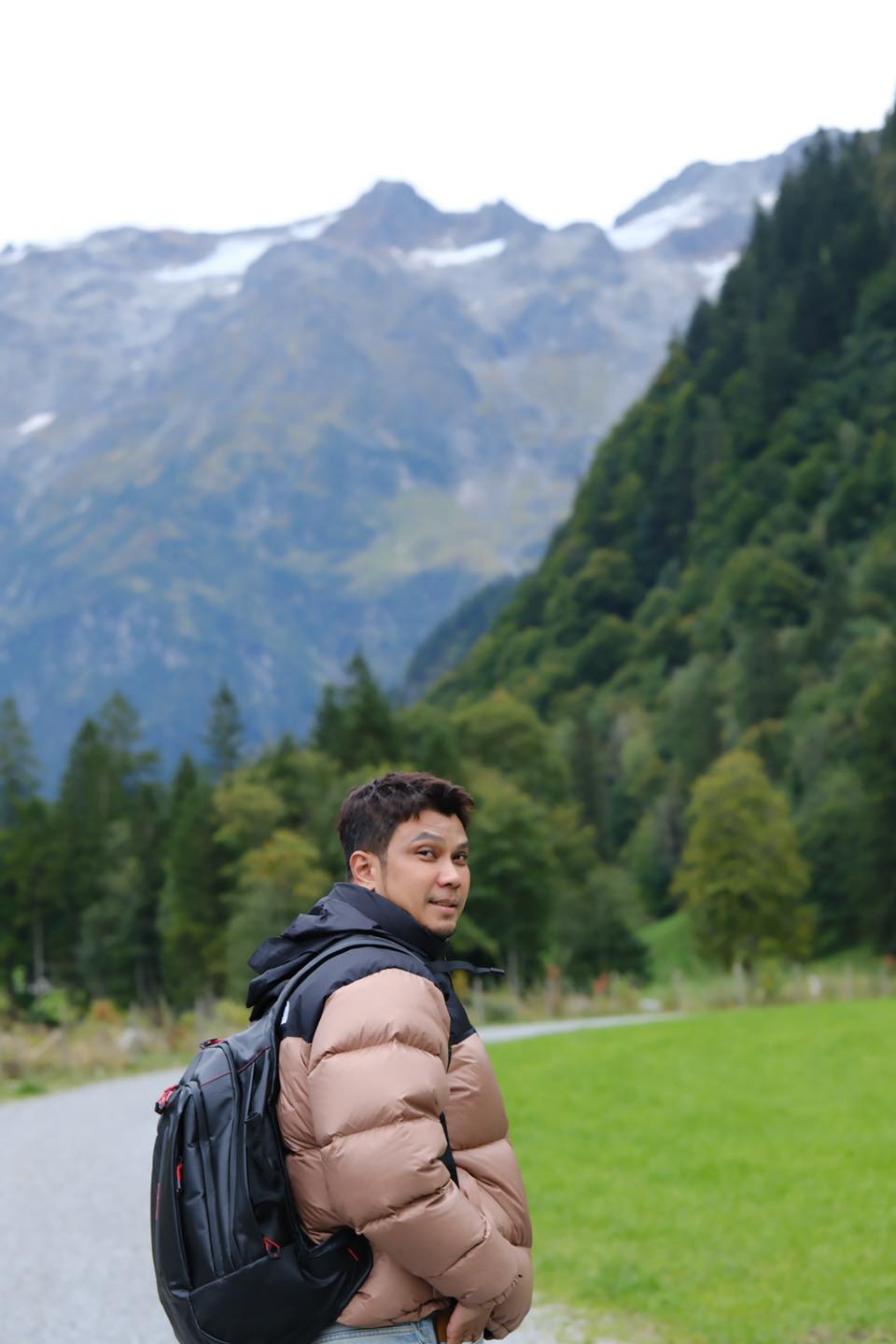 หนุ่ม กะลา