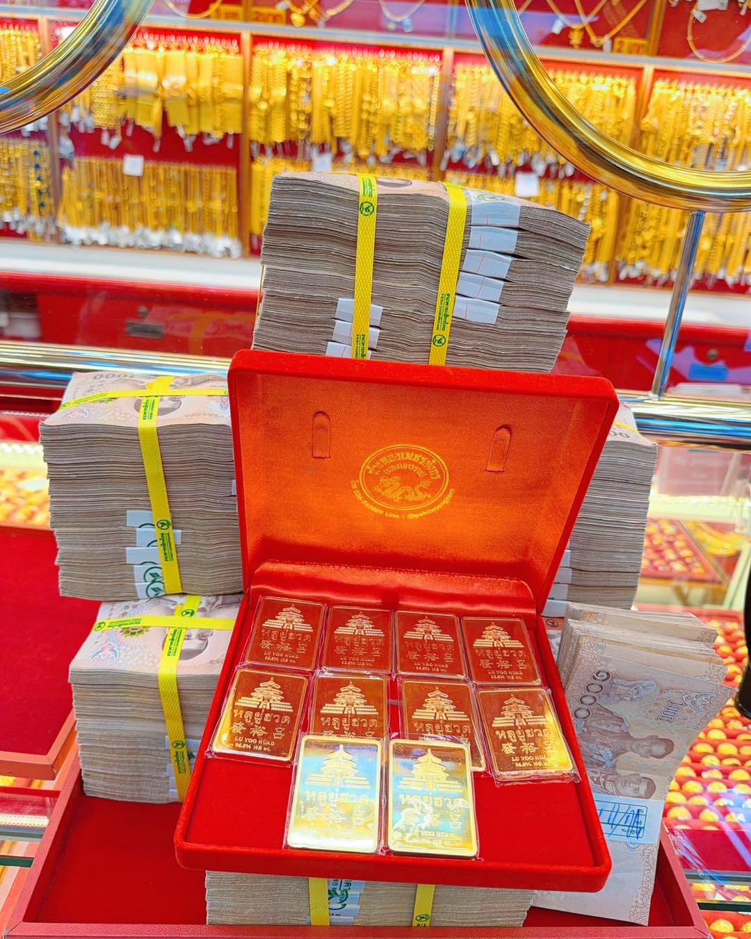 หนุ่ม กะลา