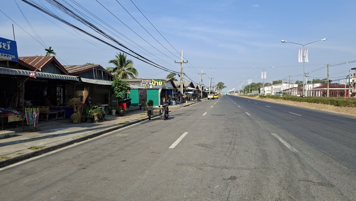 -- สุรินทร์- เสียงจากคนชายแดน ถึงรัฐบาลใหม่อนุทิน ให้จัดการปัญหาชายแดนให้จบโดยเร็ว สร้างกำแพง ปิดด่าน ราคามันสำปะหลังและข้าวไทยจะได้ราคาดี รวมทั้งเศรษฐกิจและปากท้อง และให้ทำตามที่พูดทุกนโยบายด้วย ชาวบ้านพร้อมอพยพรอบที่ 3 ขอเป็นครั้งสุดท้าย พบทหารเขมรเคลื่