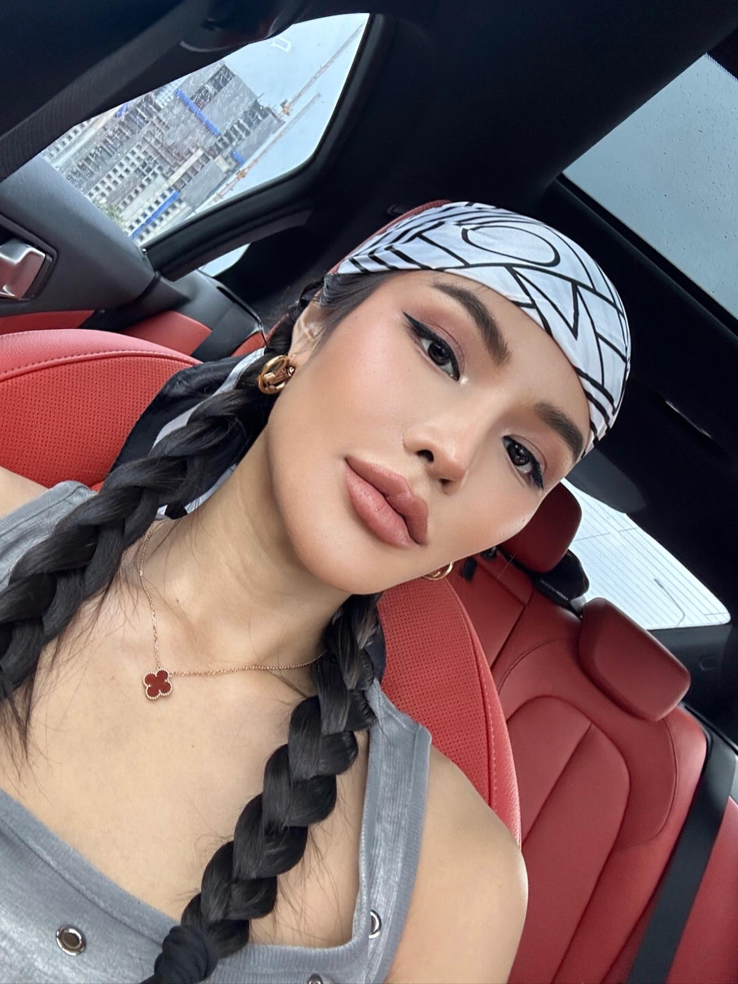 อุ้ม ทวีพร