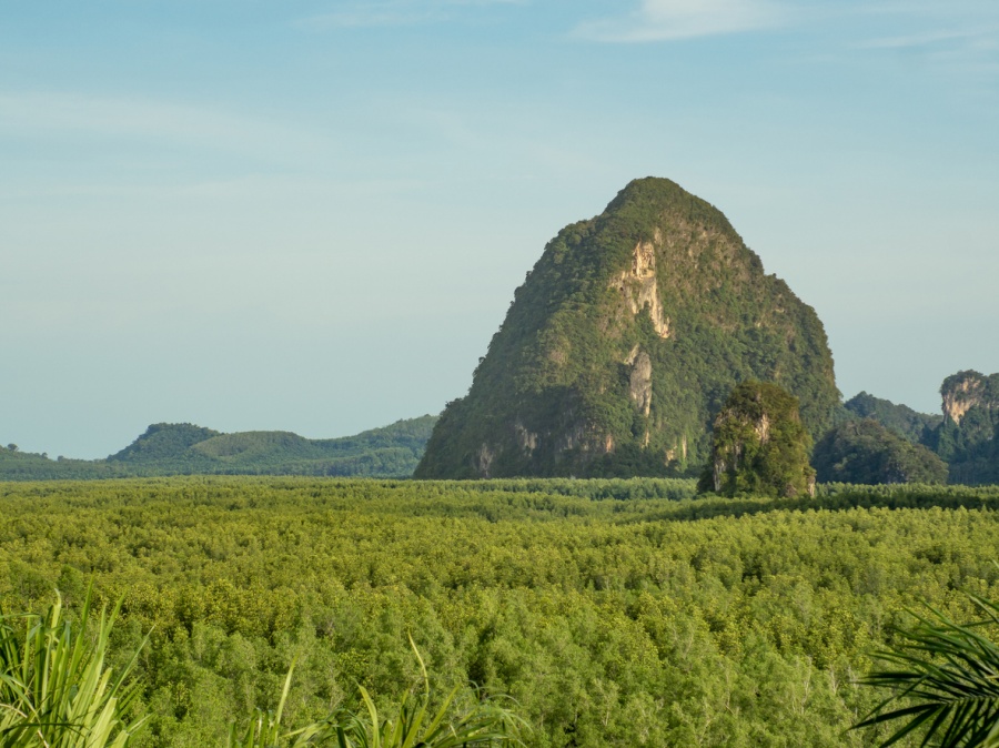 เกาะที่ใหญ่ที่สุดในประเทศไทย