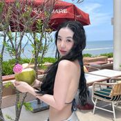 พลอย มงกุฎเพชร