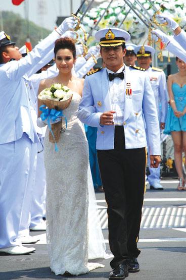 ตุ้ย-เกียรติกมล - หยาดทิพย์ (ชื่นชีวานาวี)