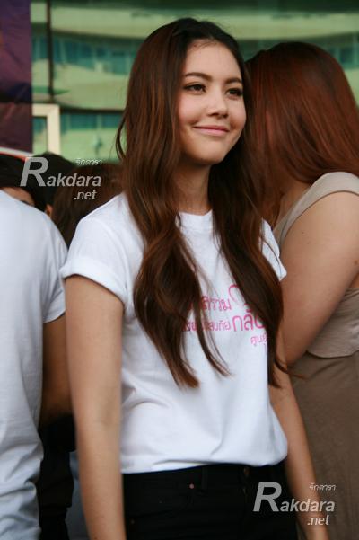 ใหม่ ดาวิกา