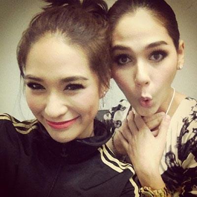 ชมพู่ พลอย