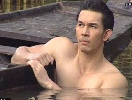 อั้ม อธิชาติ