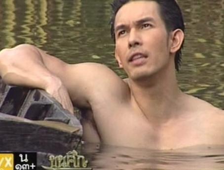 อั้ม อธิชาติ