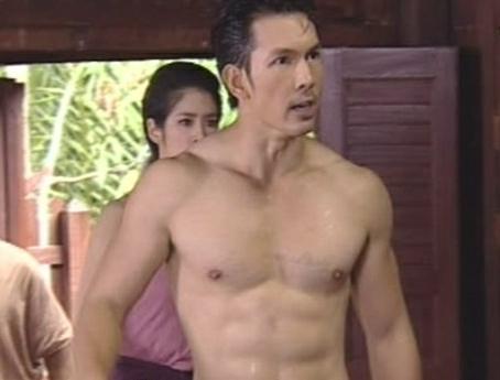 อั้ม อธิชาติ