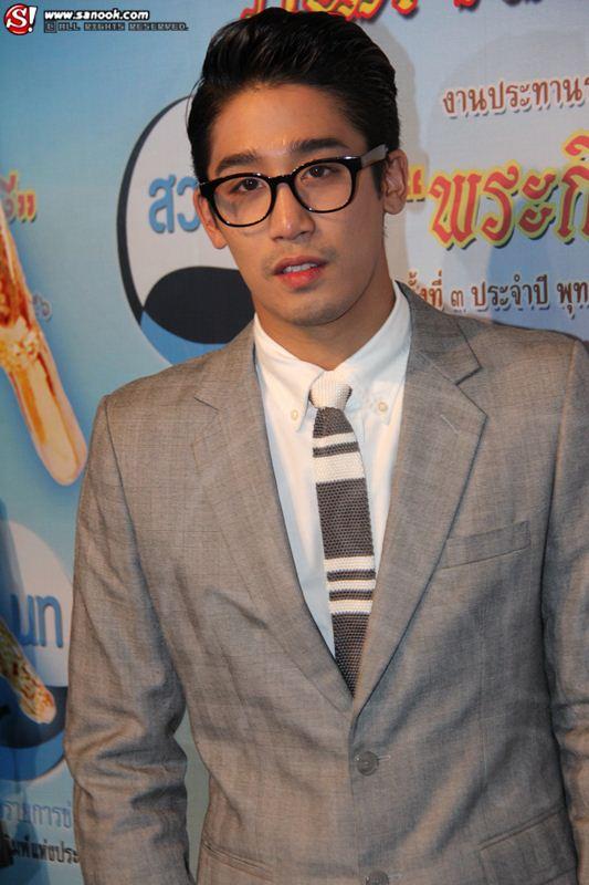 พิชญ์ ปั้นจั่น โตโน่