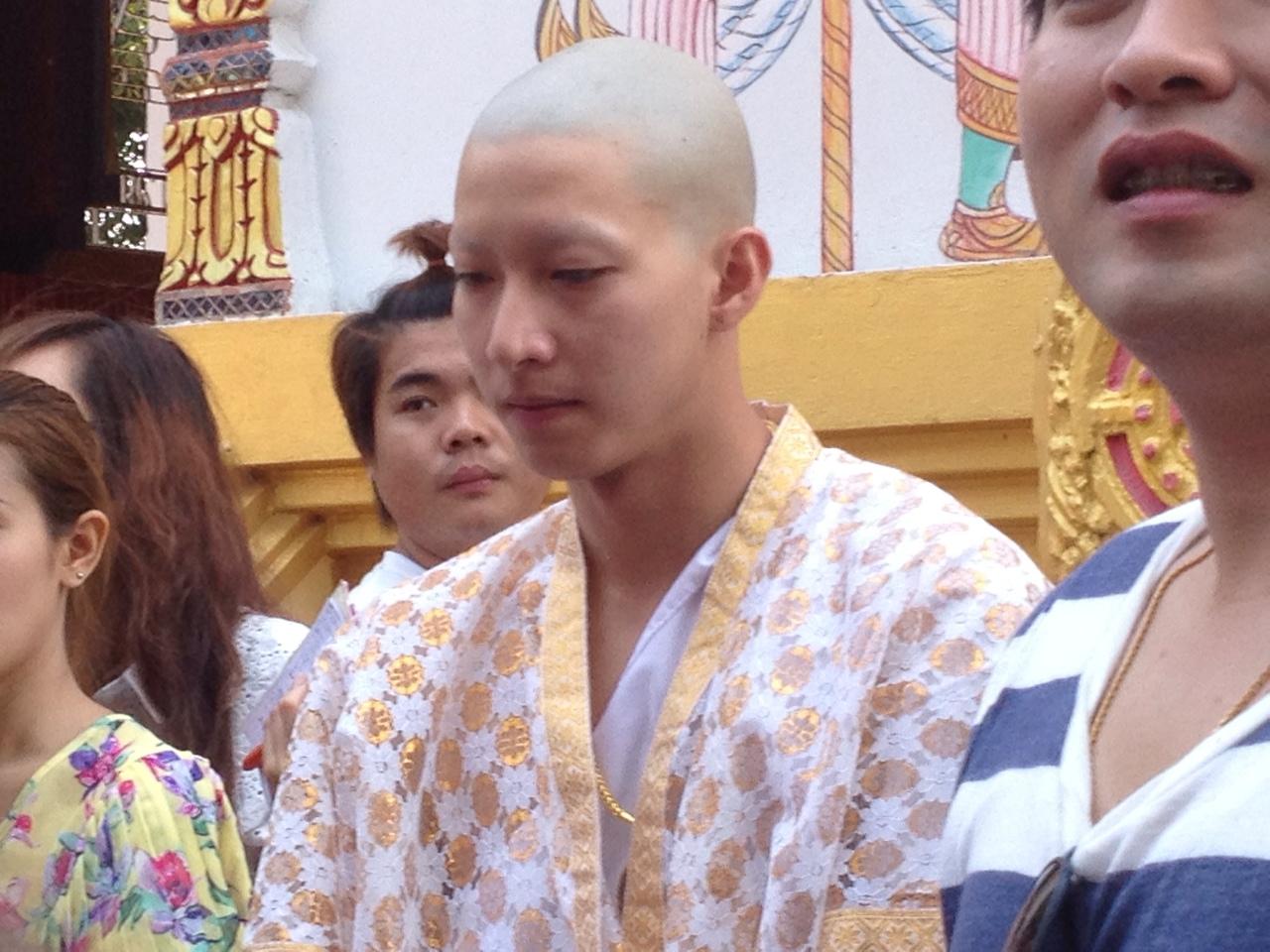 โตโน่ บวช