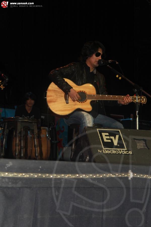 เสก โลโซ ทุบกีตาร์