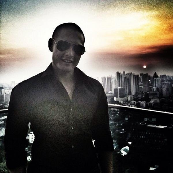 ไมค์ น้องชายลูกเกด