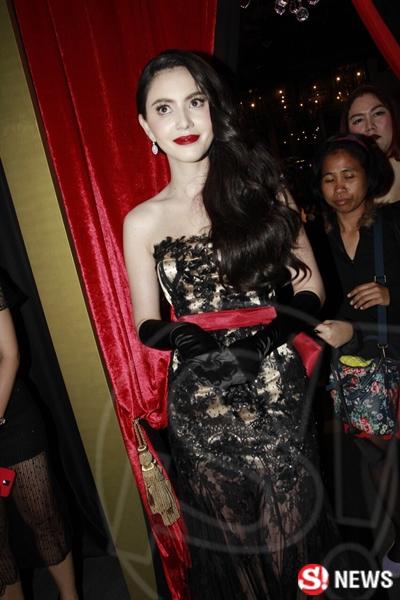 ใหม่ ดาวิกา