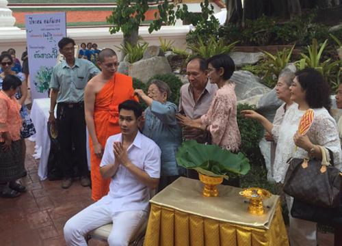 อ๋อม อรรคพันธ์