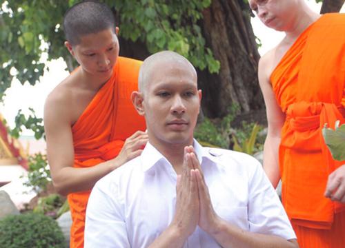 อ๋อม อรรคพันธ์