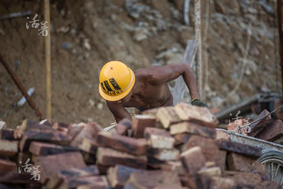 กรรมกรหุ่นแซ่บ