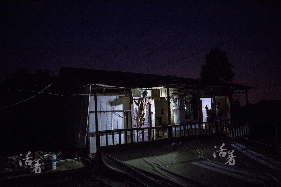 กรรมกรหุ่นแซ่บ