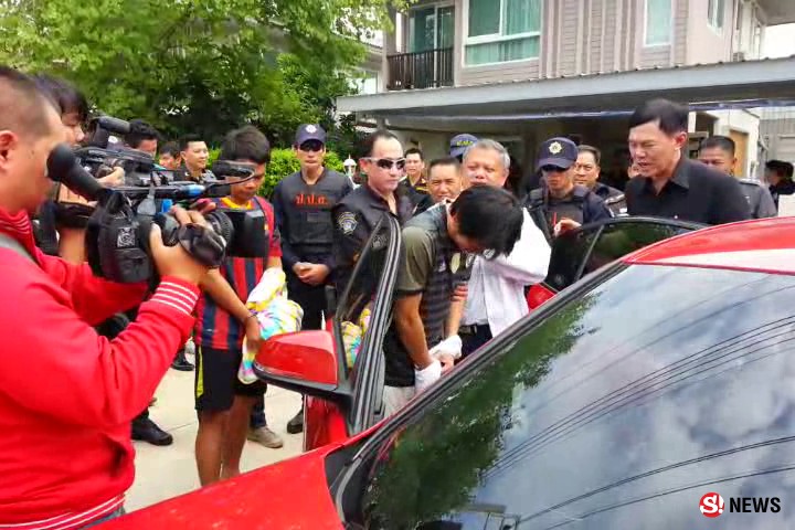 นนทบุรี ปปส.ร่วม4หน่วยงานจับกุมเครือข่ายค้ายาไอซ์ยึดทรัพย์กว่า45 ล้านบาท เมื่อเวลา 14.00 น.วันที่ 10 ก.ค.59 ที่บ้านเลขที่ 555/14 หมู่ 11 หมู่บ้านคณาสิริ ถนนชัยพฤกษ์ ต.บางบัวทอง อ.บางบัวทอง จ.นนทบุรี นายศิรินทร์ยา สิทธิชัย เลขาธิการ ปปส.พร้อมด้วย พล.ต.ท.เร