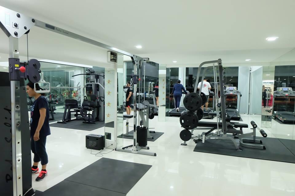 LALLA FITNESS ลั้ลลา ฟิตเนส ของ หญิงลี ศรีจุมพล 