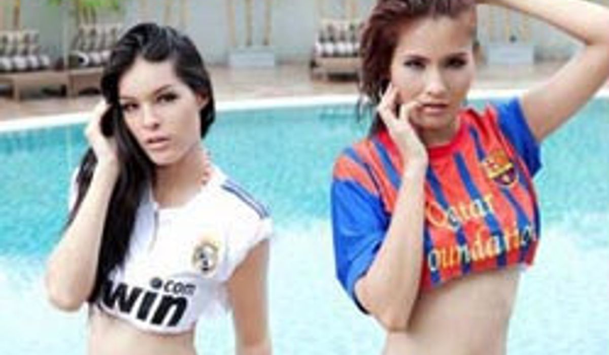 สาวเจ้าบุญทุ่มควงสาวชุดขาวเซ็กซี่ต้อนรับลาลีกา