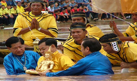 งานประเพณีอุ้มพระดำน้ำ และเทศกาลอาหารอร่อย จังหวัดเพชรบูรณ์ ประจำปี 2552