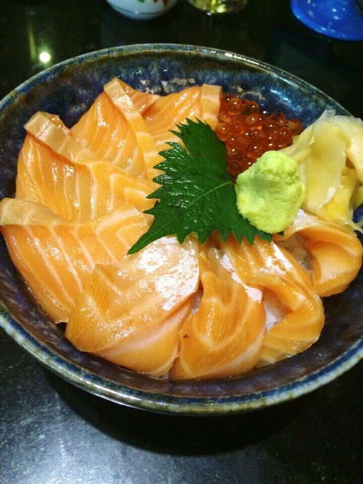 ลิ้มรสความอร่อยของซูชิและซาชิมิที่ "Sushi Hiro"