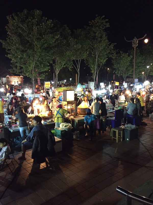 ถนนคนเดิน หน้าวัดภูมินทร์