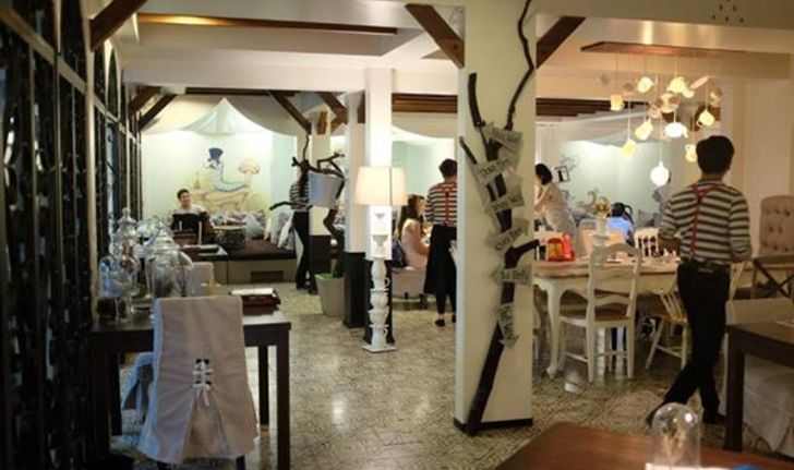 ผจญภัยดินแดนมหัศจรรย์กับร้านหลุดโลก 'The Hatter'  ใจกลางอโศก