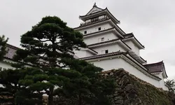 ชมความยิ่งใหญ่ของปราสาทนกกระเรียนขาว Tsuruga Castle