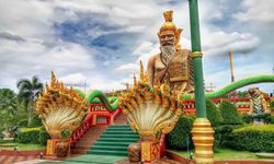 ชมพ่อแก่องค์ใหญ่ที่สุดในโลก ณ อุทยานปู่ฤาษีนารอด จังหวัดสุพรรณบุรี