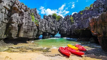 ปราสาทหินพันยอด ที่เที่ยวอันซีนหนึ่งเดียวในไทย ขุมทรัพย์กลางทะเลสตูล