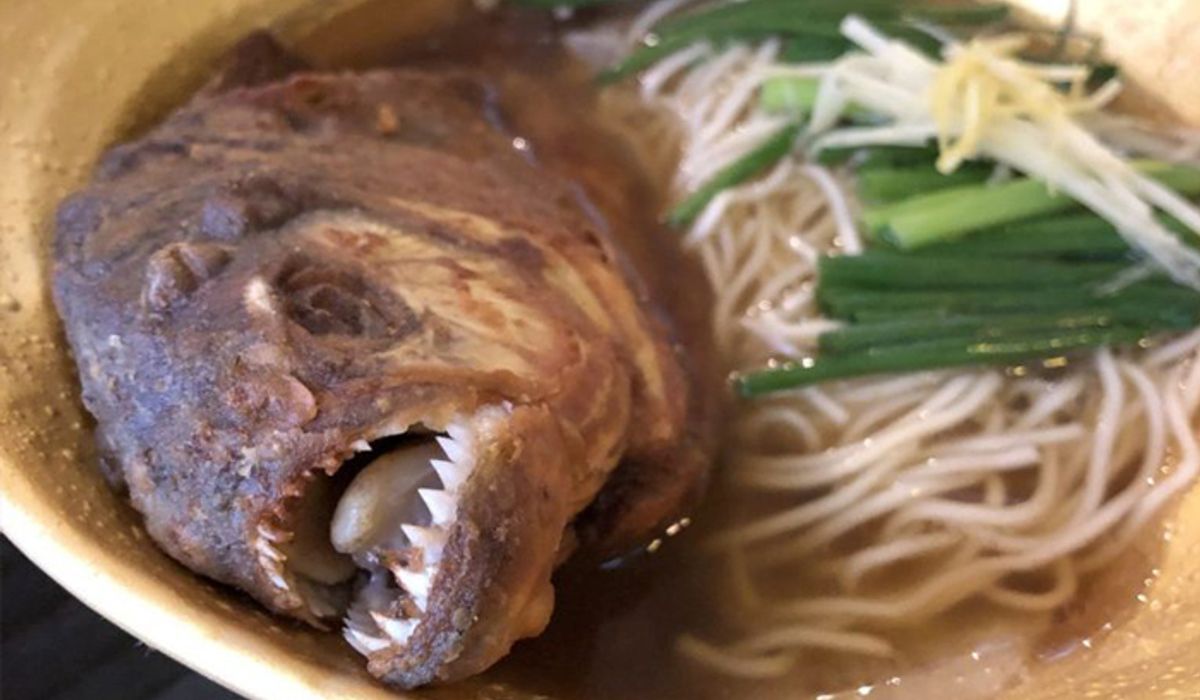 ครั้งแรกของโลกกับ “ราเม็งปิรันย่า” ความโหดแสนอร่อยที่ราคาก็โหดด้วย!!