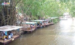 ช้อปสุดเพลิน ล่องเรือใต้ร่มไม้ที่ ตลาดน้ำสามวัง พนัสนิคม ชลบุรี