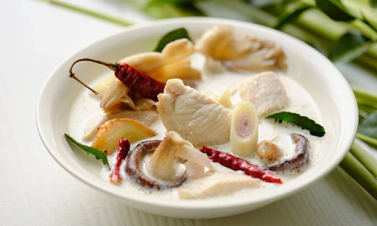 ต้มข่าไก่ยืน 1 ! TasteAtlas ยกให้เมนูต้มข่าไก่ไทยเป็นเมนูซุปไก่ที่ดีที่สุดในโลก
