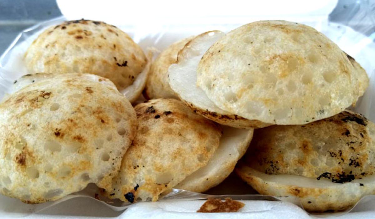 ขนมครกโบราณสูตรย่าทวด 100 ปี ขายในราคา 10 บาท