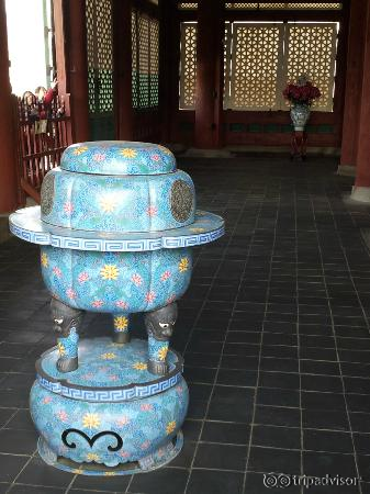 То ли ваза, то ли глобус Кореи?